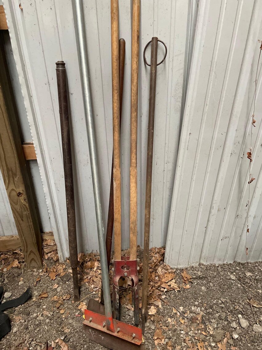 Image for Tools, Furniture, Collectibles, Coins, Vintage Items, Cast Iron, Auto/Boat Parts, Watches - Online Auction (Angola)