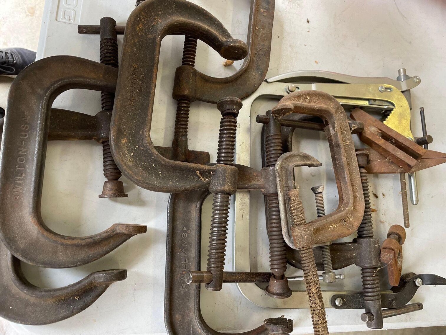 Image for Tools, Furniture, Collectibles, Coins, Vintage Items, Cast Iron, Auto/Boat Parts, Watches - Online Auction (Angola)