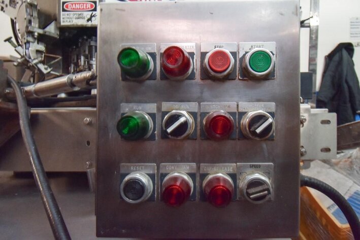 Image for ***SOLD*** MJK1114 Alcoa 8 Head Capper