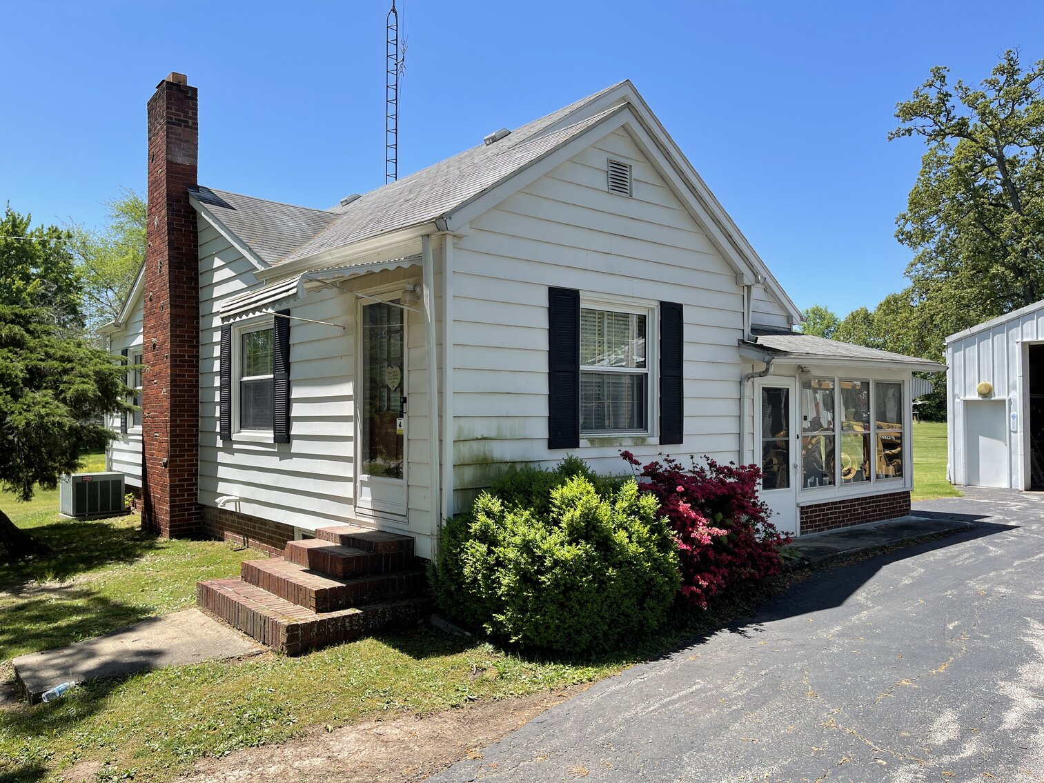 Image for ABSOLUTE LIVING ESTATE AUCTION 311 SOUTH ELM STREET BLUFORD, IL