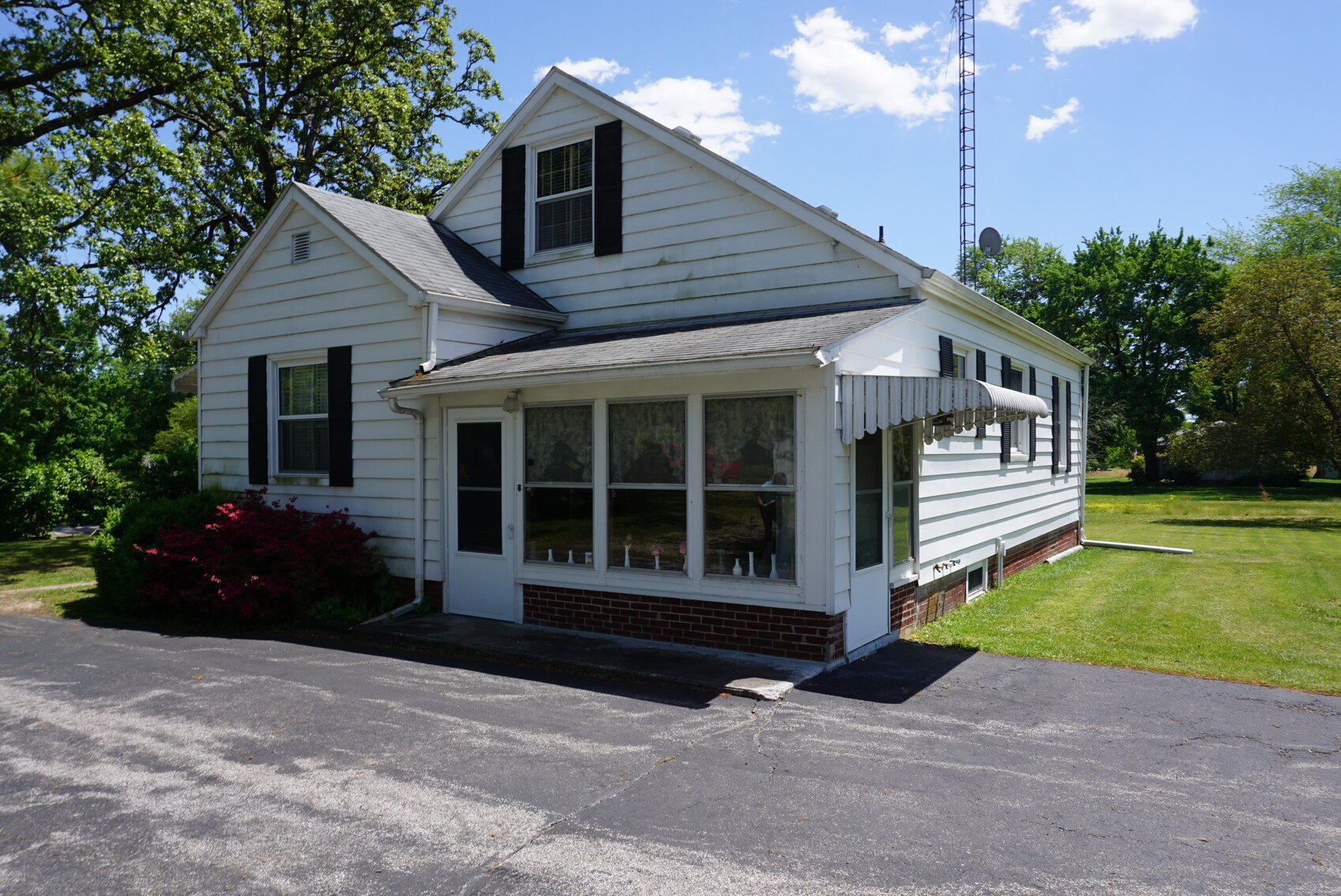 Image for ABSOLUTE LIVING ESTATE AUCTION 311 SOUTH ELM STREET BLUFORD, IL