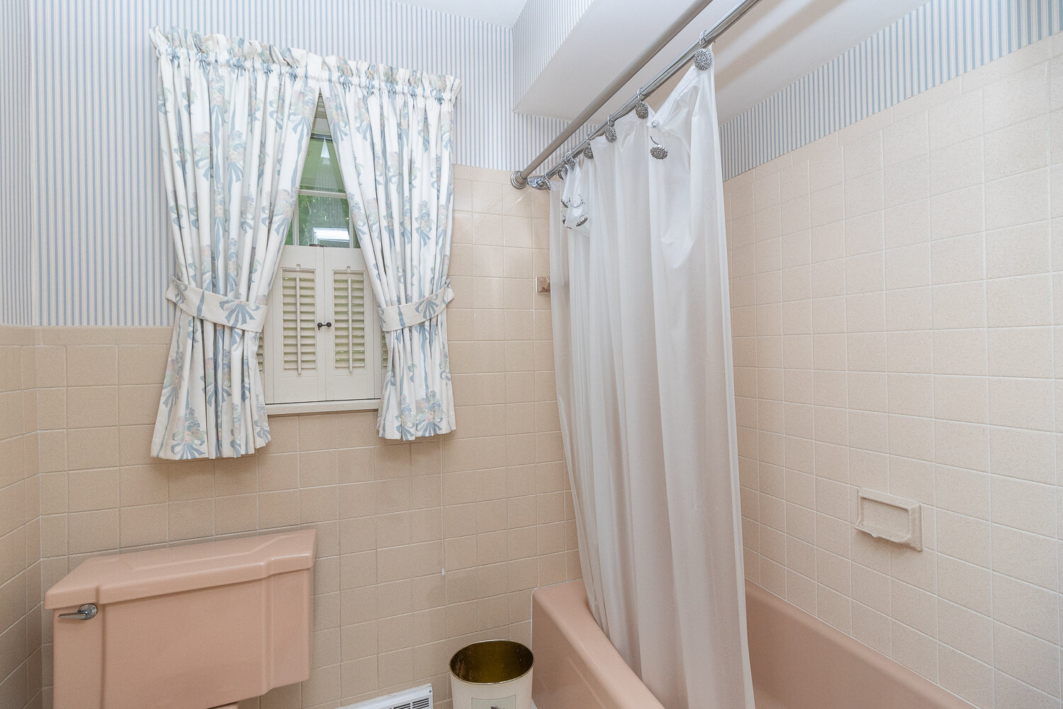 Image for SOLD $382,250 - Gorgeous 4 Bedroom Home on a Corner Lot in Suncrest