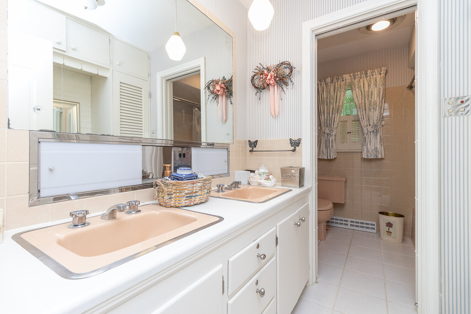 Image for SOLD $382,250 - Gorgeous 4 Bedroom Home on a Corner Lot in Suncrest