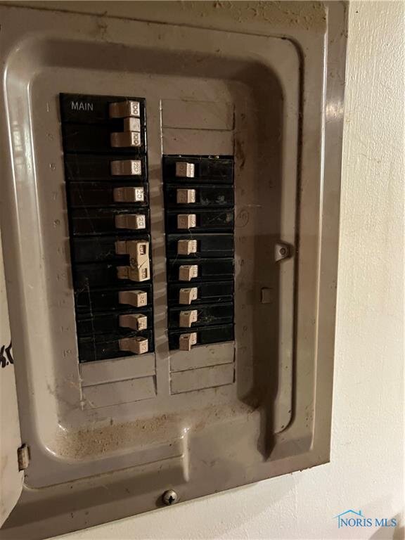 Image for MINIMUM BID AUCTION $35,000! 1479 Crestwood Rd