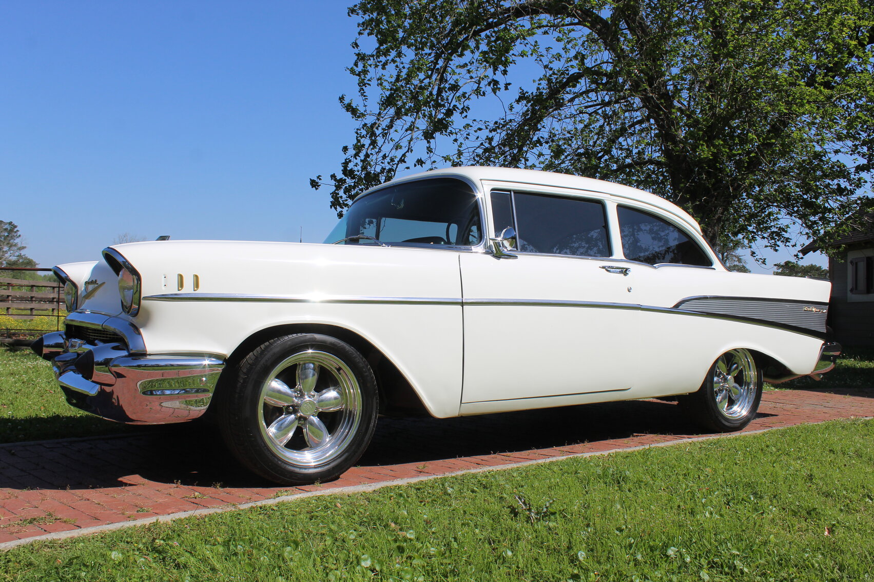 1957 CHEVROLET 2-DOOR POST