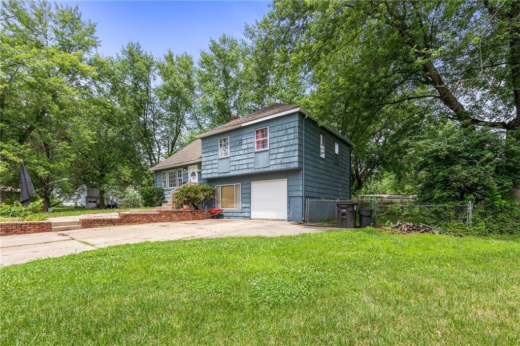 Image for 210 Brookview Dr - Belton, MO