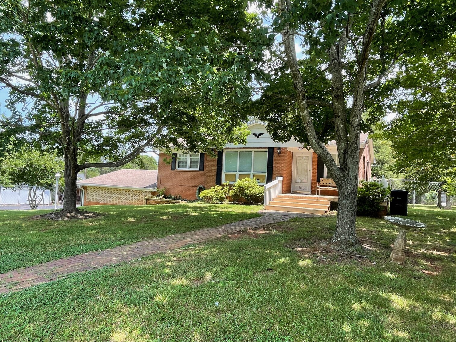 Rockwell One Level on Basement Selling ABSOLUTE