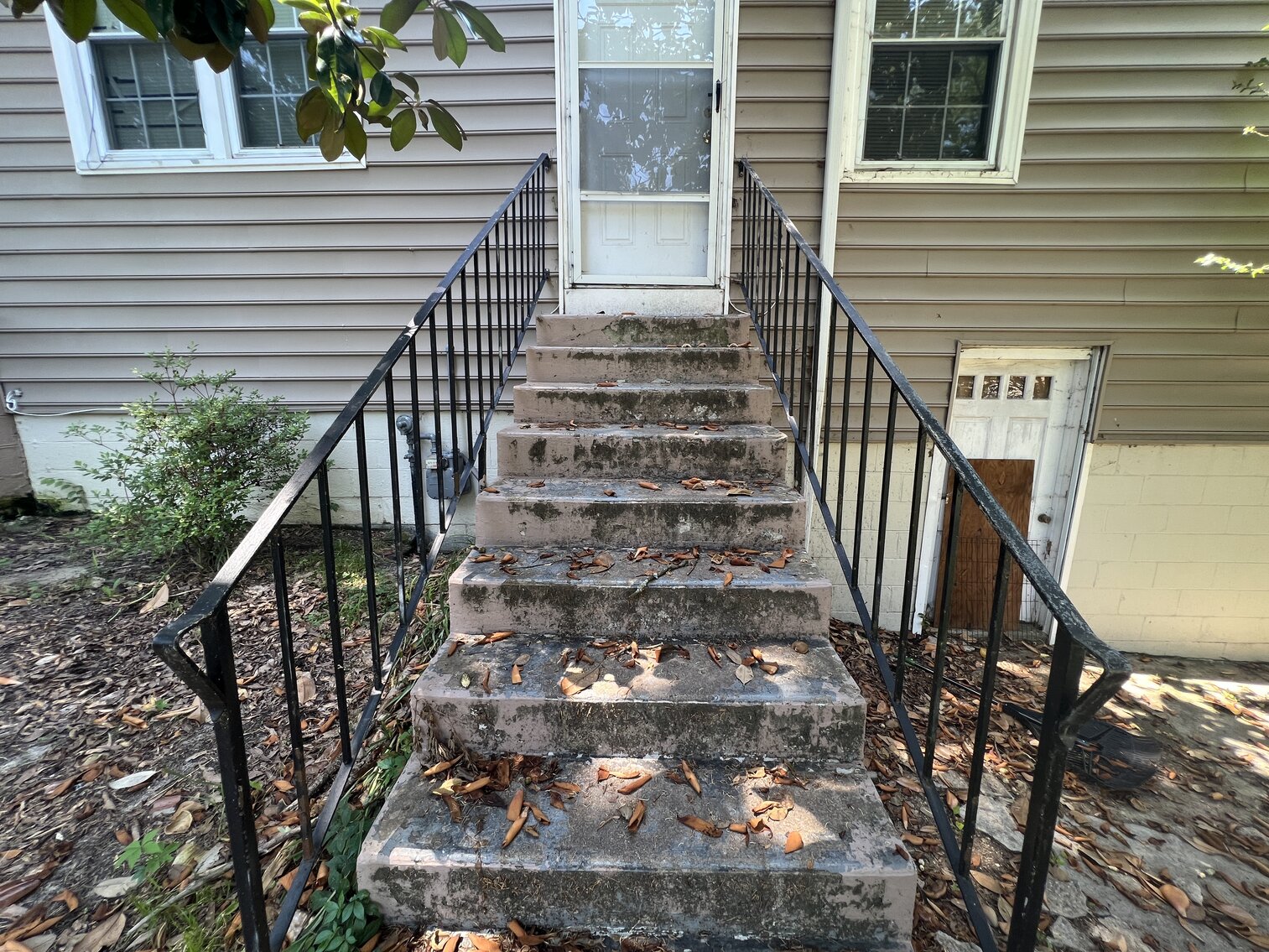 Image for Investment Opportunity.  Huge 5 Bedroom , 4 Bath  2434 Sq. Duplex with a 1481 Sq.  Unfinished Basement/ 2 car Garage