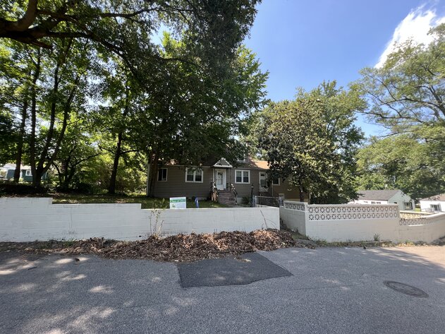 Image for Investment Opportunity.  Huge 5 Bedroom , 4 Bath  2434 Sq. Duplex with a 1481 Sq.  Unfinished Basement/ 2 car Garage