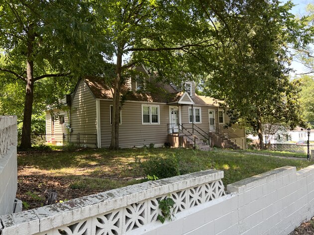 Image for Investment Opportunity.  Huge 5 Bedroom , 4 Bath  2434 Sq. Duplex with a 1481 Sq.  Unfinished Basement/ 2 car Garage