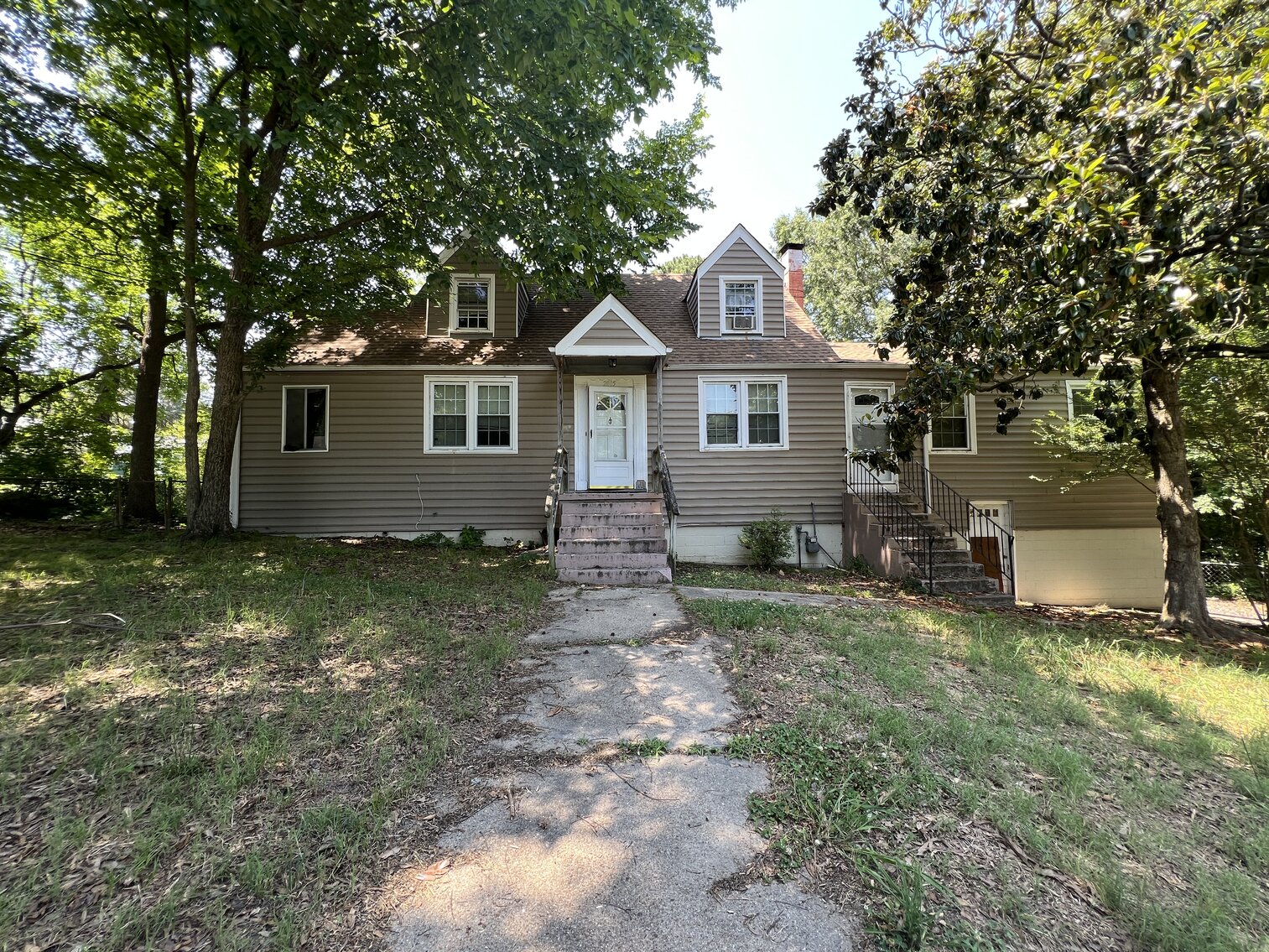 Image for Investment Opportunity.  Huge 5 Bedroom , 4 Bath  2434 Sq. Duplex with a 1481 Sq.  Unfinished Basement/ 2 car Garage