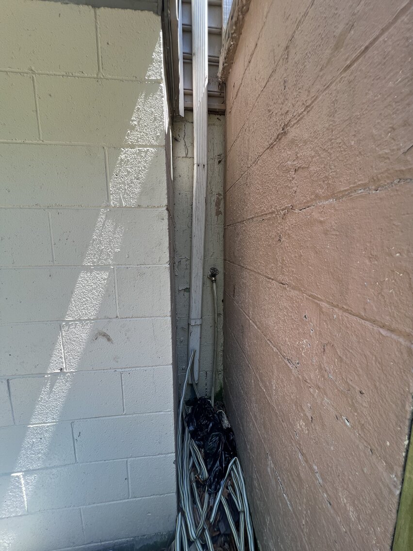 Image for Investment Opportunity.  Huge 5 Bedroom , 4 Bath  2434 Sq. Duplex with a 1481 Sq.  Unfinished Basement/ 2 car Garage