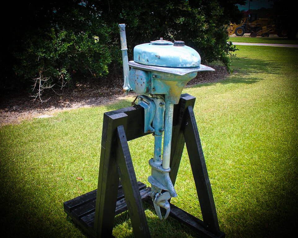 VINTAGE EVINRUDE 4359 BOAT MOTOR 