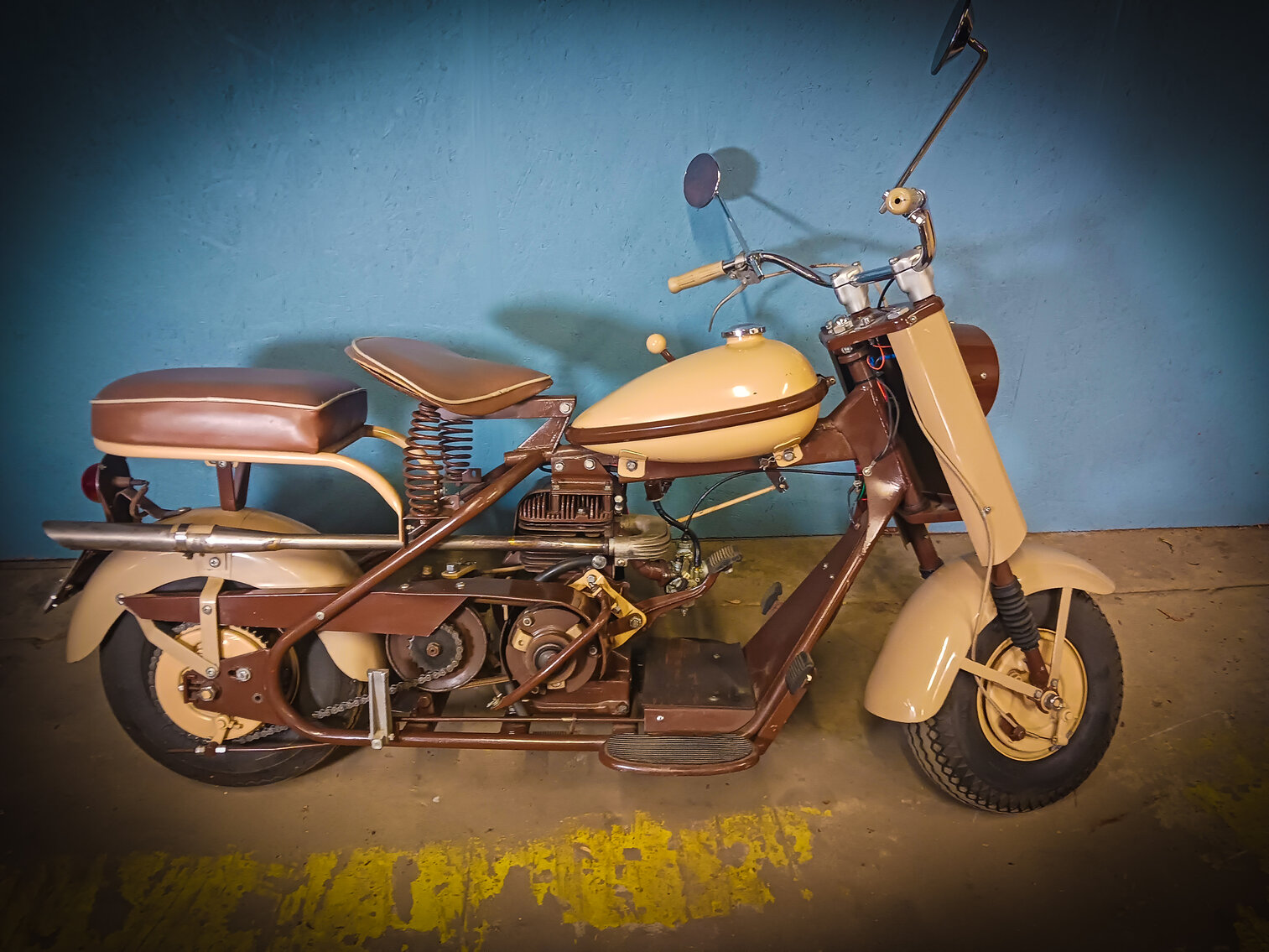 1957 CUSHMAN HUSKY 38M9-57 SCOOTER