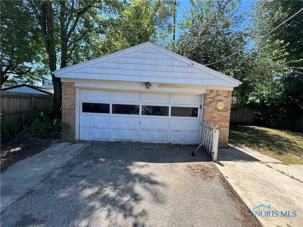 Image for MINIMUM BID AUCTION $59,000! 3953 Quinton Ave