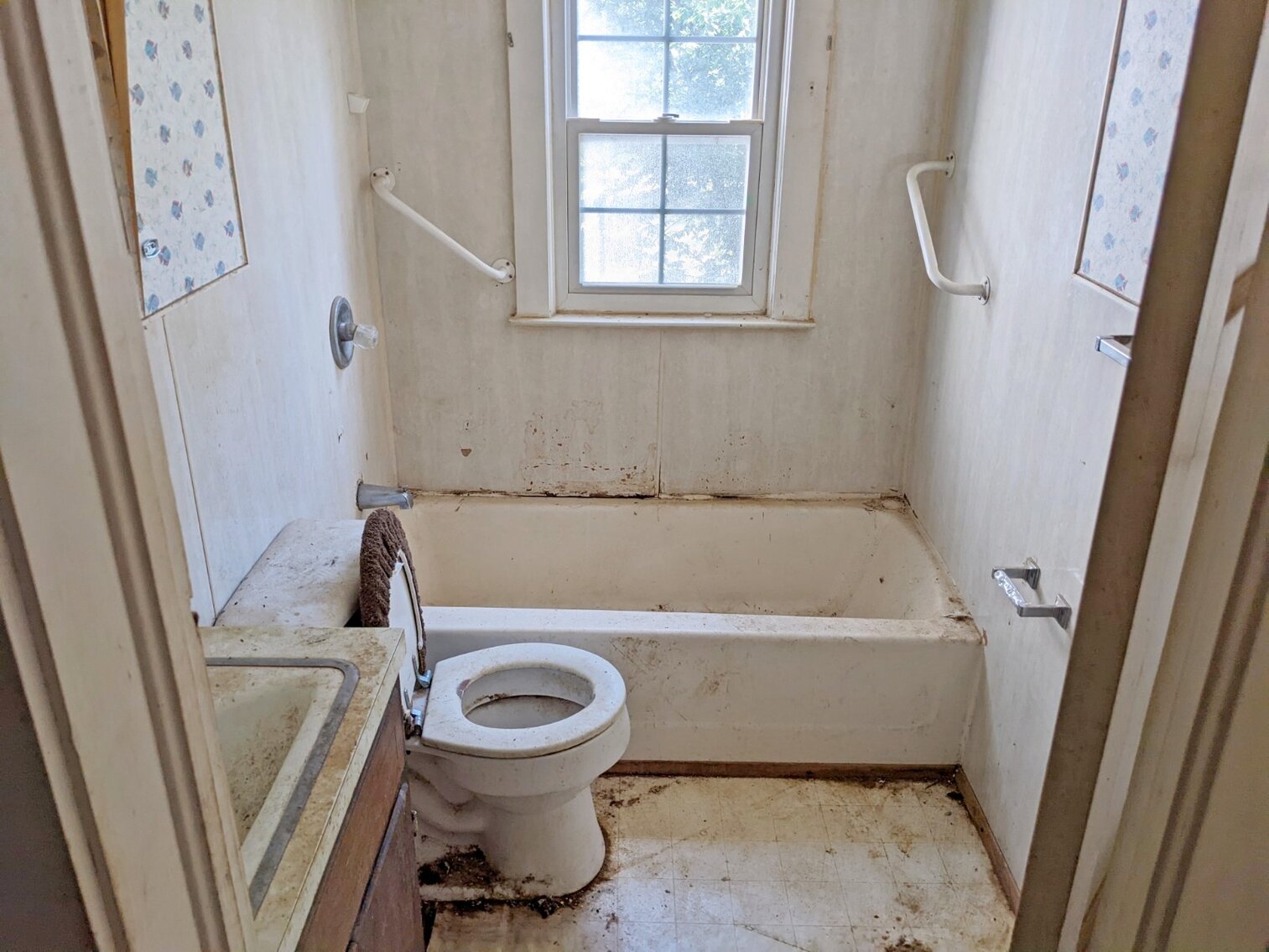 Image for 5.27+/- Acres Zoned R2 With 4 Bed/2 Bath House And Large Barn In McGaheysville VA