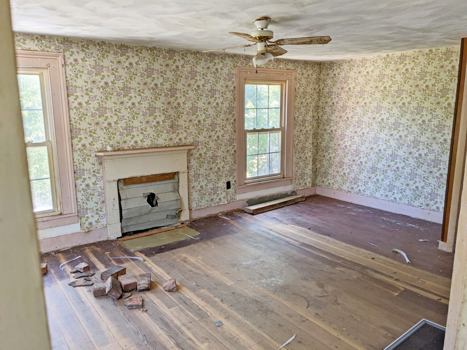 Image for 5.27+/- Acres Zoned R2 With 4 Bed/2 Bath House And Large Barn In McGaheysville VA