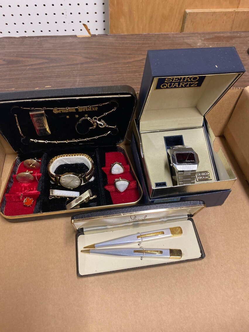 Image for Toyota Rav 4, Magnum Lawn Mower, Furniture, Home Decor, Camera's, Tools (SR 110)