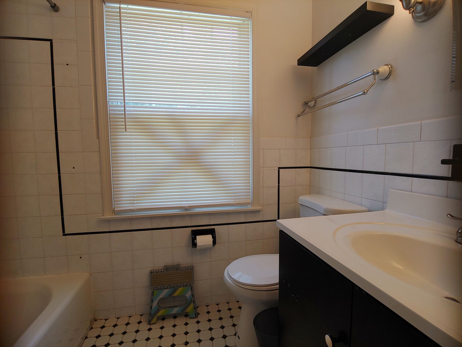 Image for SPACIOUS 2-STORY COLONIAL ON 1.63+/- ACRES 3 BR, 2.5 BA W/ 2-CAR ATTACHED GARAGE