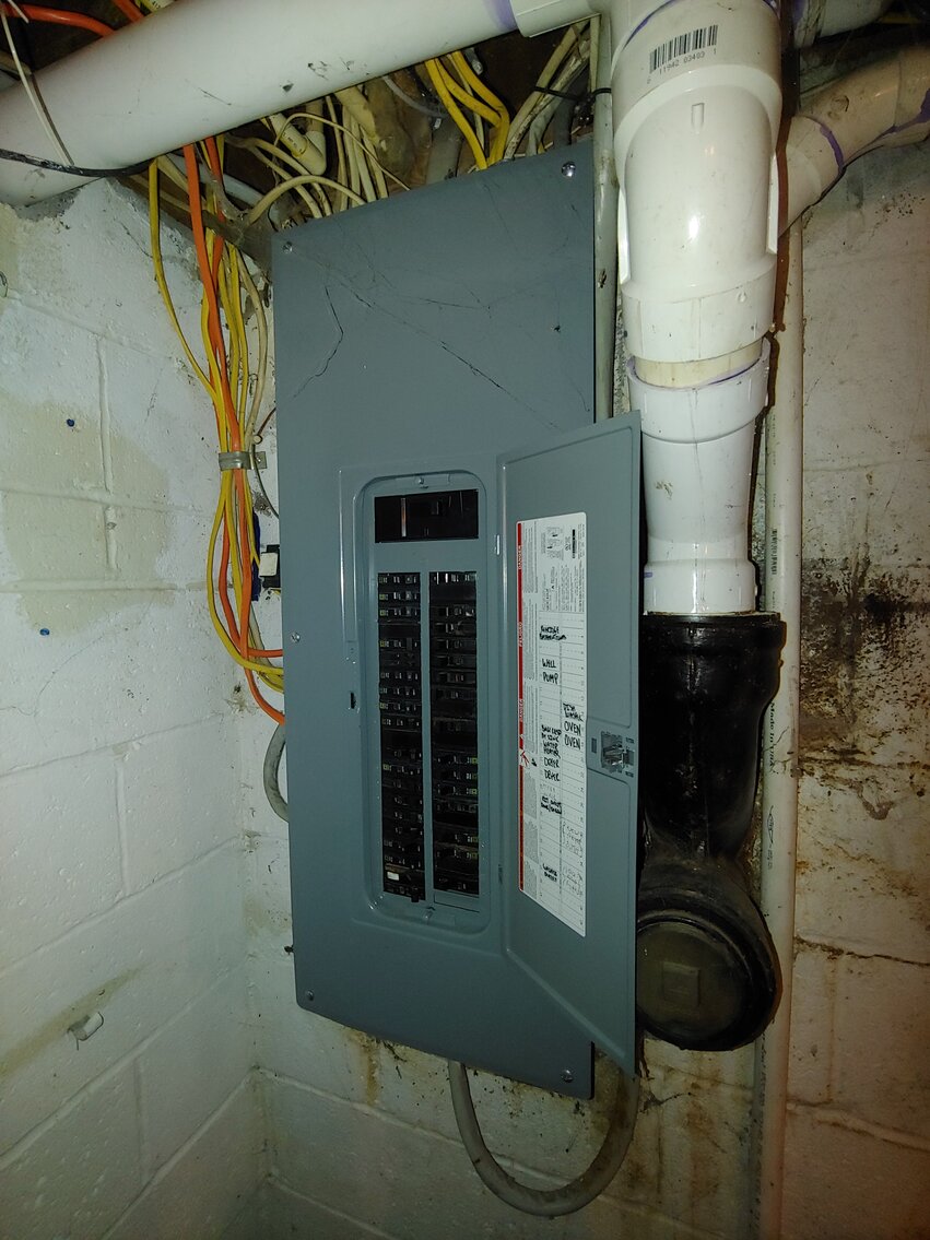 Image for SPACIOUS 2-STORY COLONIAL ON 1.63+/- ACRES 3 BR, 2.5 BA W/ 2-CAR ATTACHED GARAGE