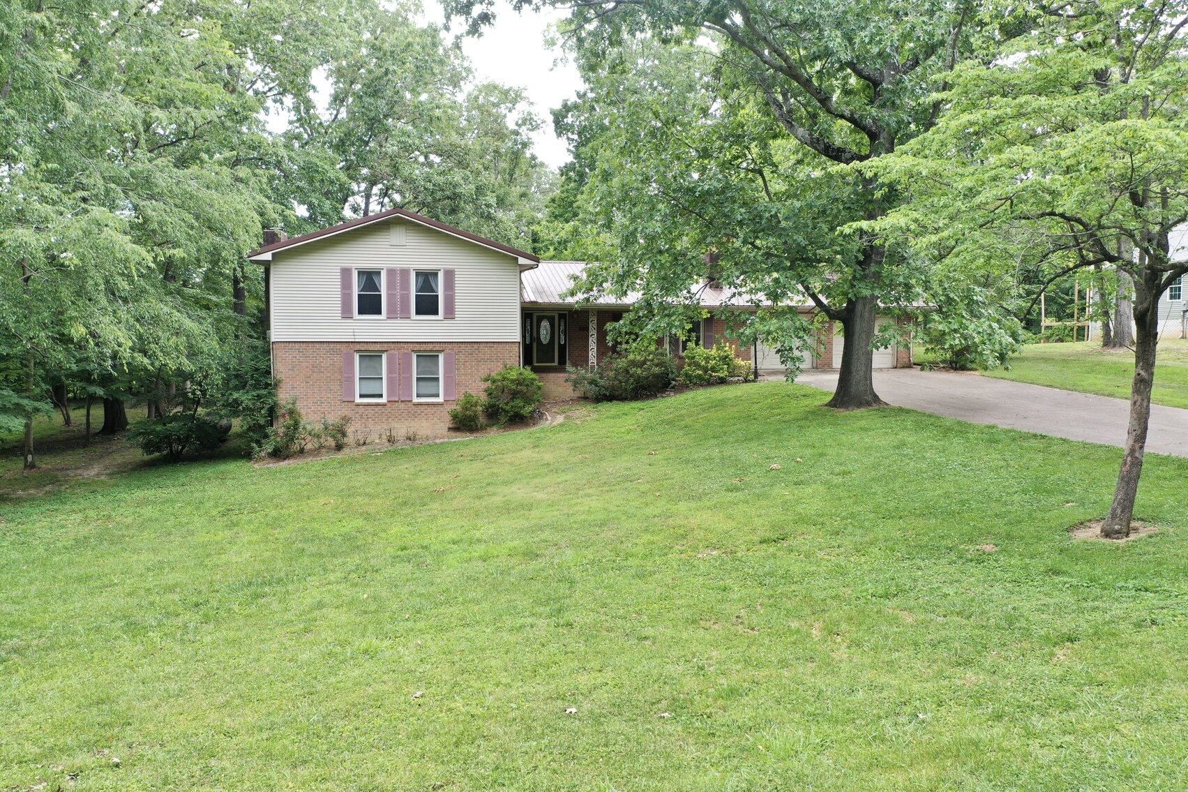 Image for 77 Deepwood Estate Auction