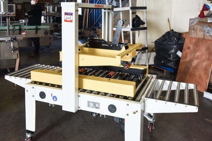 Image for MJK1141 Yung Sun Top and Bottom Automatic Box Tape Machine FJ-1A