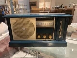 `Westinghouse Table top Radio w/ bluetooth speaker