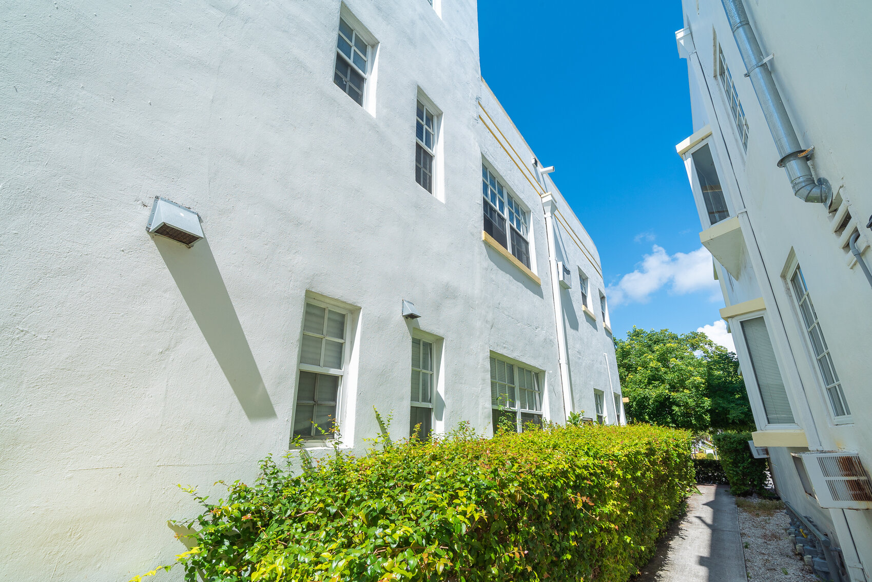 Image for Real Estate Auction - Waterfront 3 Story 10 Unit Apartment Building in Miami Beach, FL