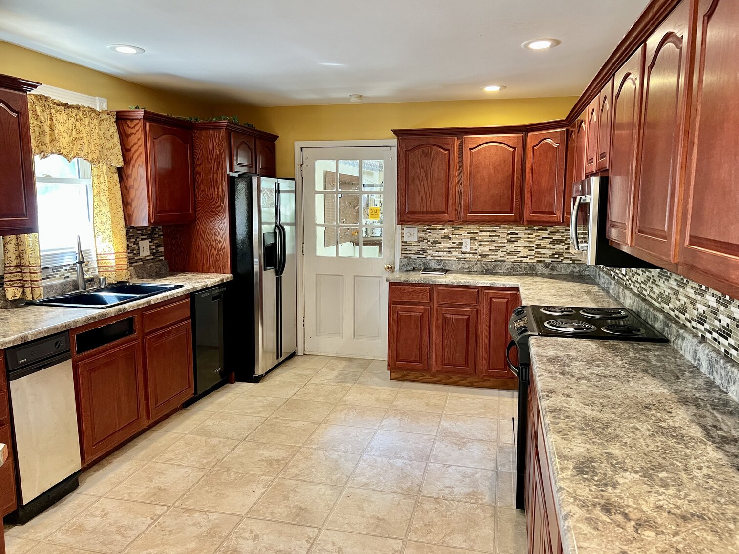 Image for 77 Deepwood Estate Auction