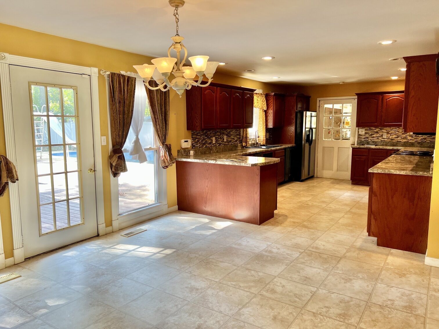 Image for 77 Deepwood Estate Auction