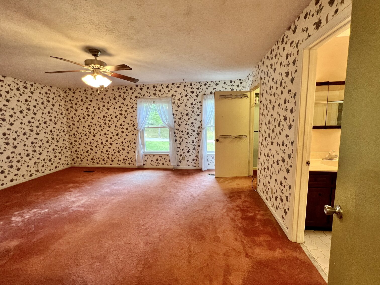 Image for 77 Deepwood Estate Auction