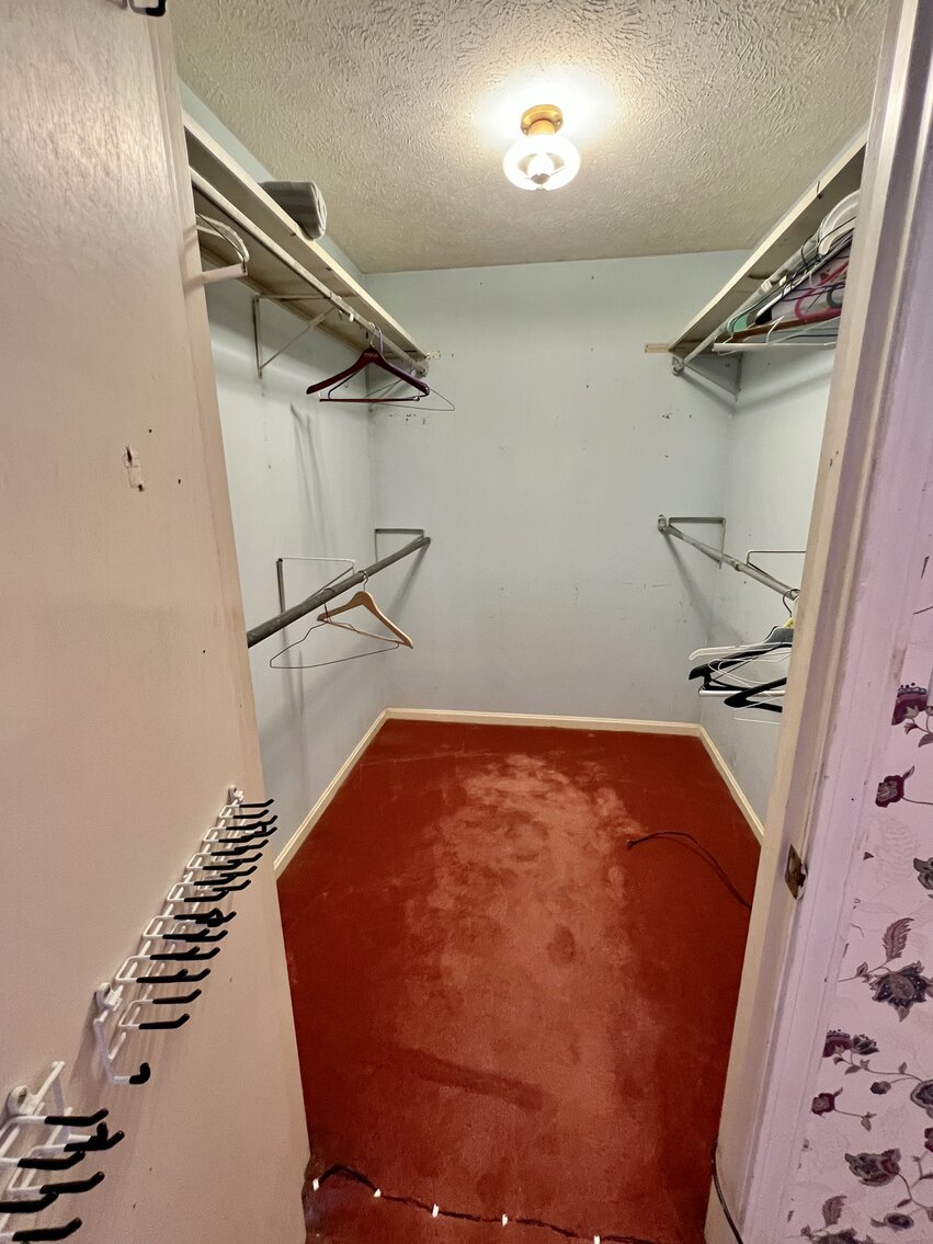 Image for 77 Deepwood Estate Auction