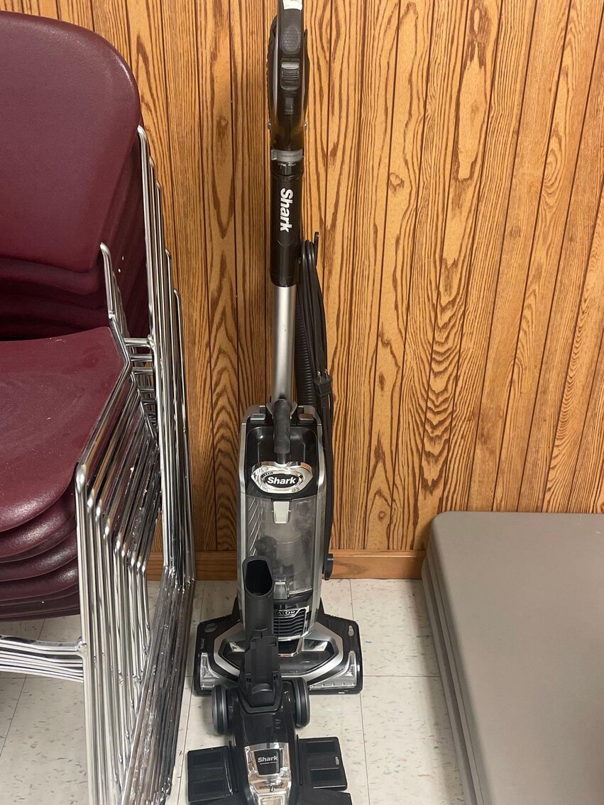 Image for 2006 Jeep Commander, Office / School Equipment and Furniture, Electronics, and Home Decor (Secor)