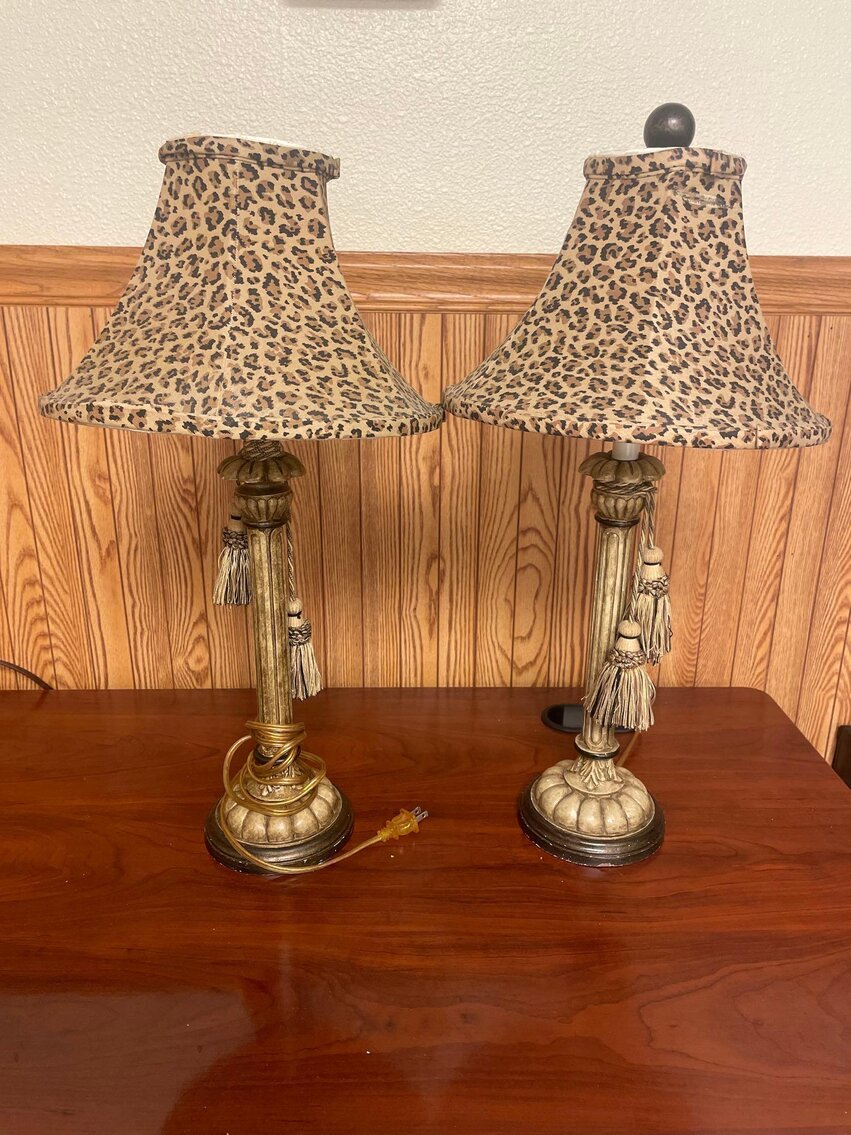 Image for 2006 Jeep Commander, Office / School Equipment and Furniture, Electronics, and Home Decor (Secor)