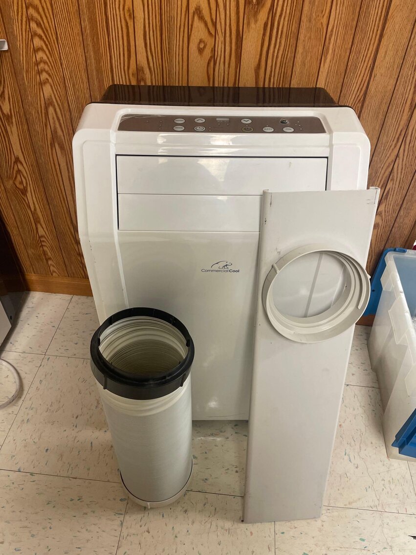 Image for 2006 Jeep Commander, Office / School Equipment and Furniture, Electronics, and Home Decor (Secor)