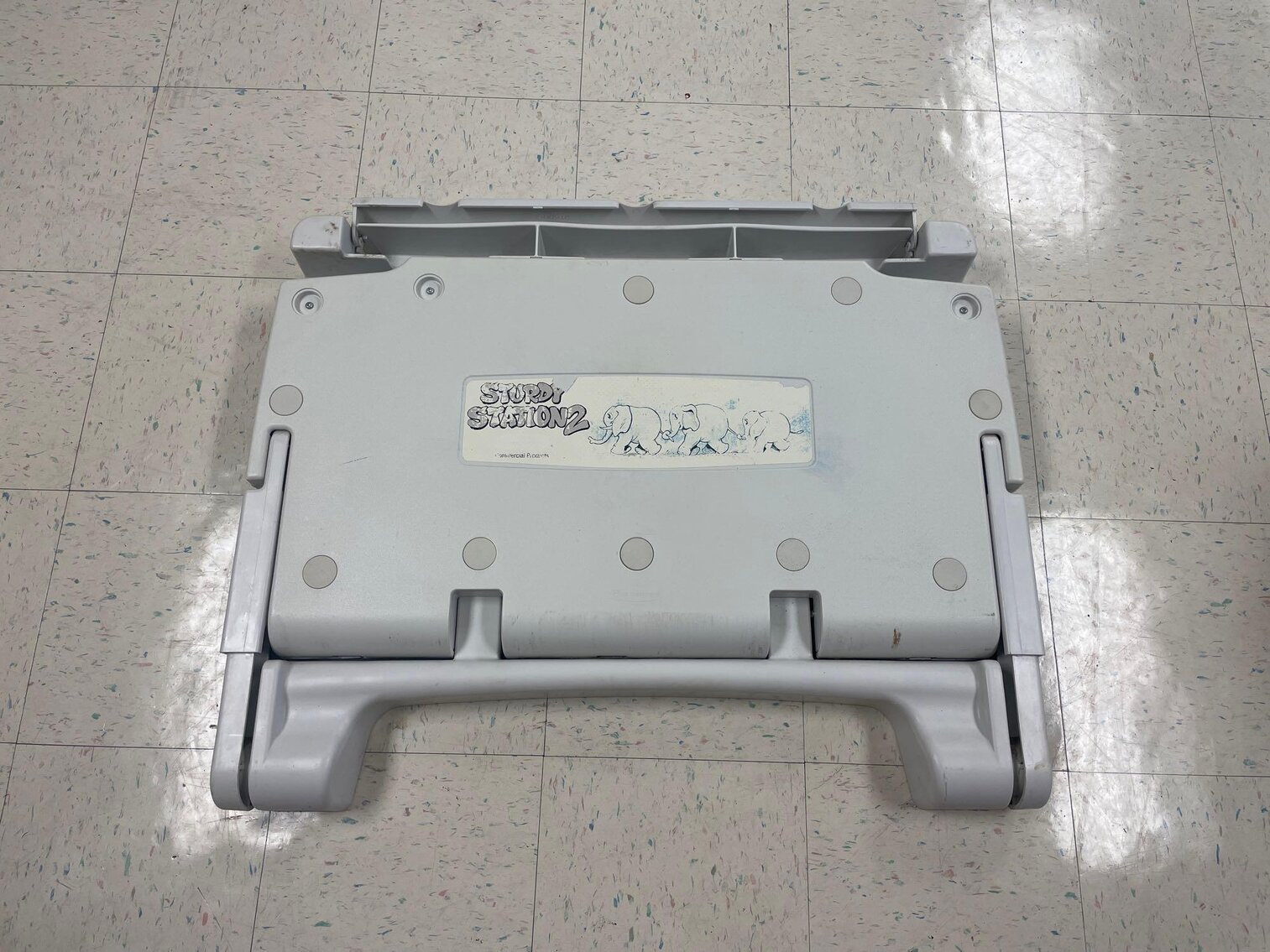 Image for 2006 Jeep Commander, Office / School Equipment and Furniture, Electronics, and Home Decor (Secor)