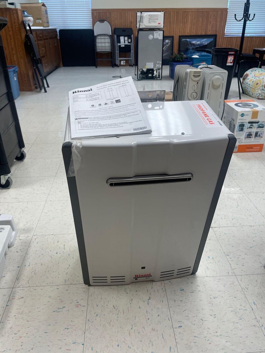 Image for 2006 Jeep Commander, Office / School Equipment and Furniture, Electronics, and Home Decor (Secor)