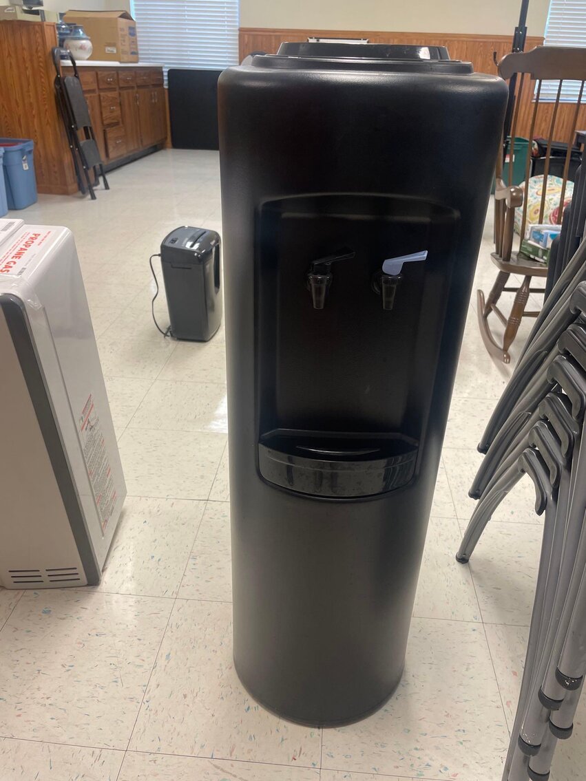 Image for 2006 Jeep Commander, Office / School Equipment and Furniture, Electronics, and Home Decor (Secor)