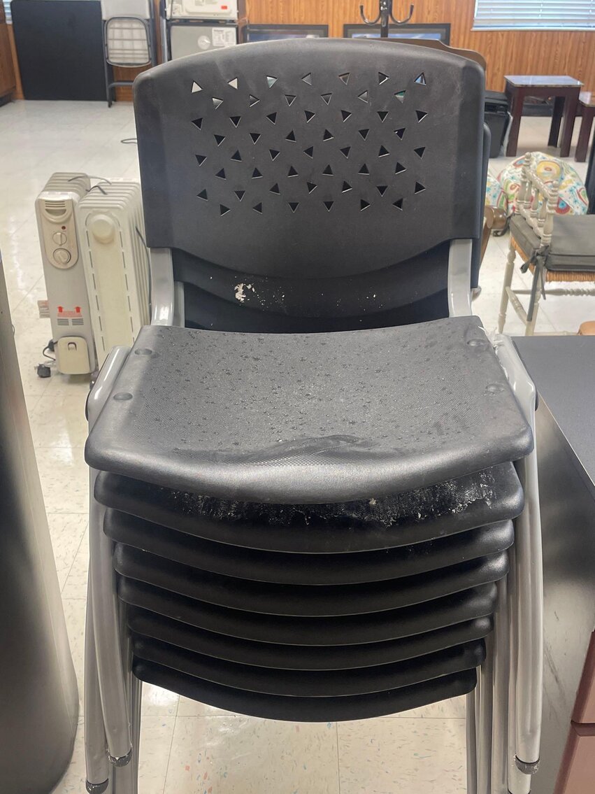 Image for 2006 Jeep Commander, Office / School Equipment and Furniture, Electronics, and Home Decor (Secor)