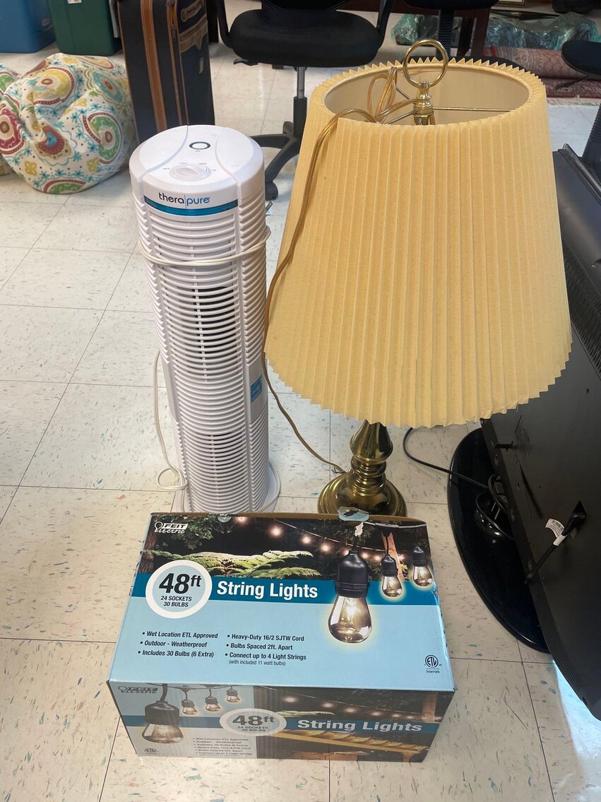 Image for 2006 Jeep Commander, Office / School Equipment and Furniture, Electronics, and Home Decor (Secor)