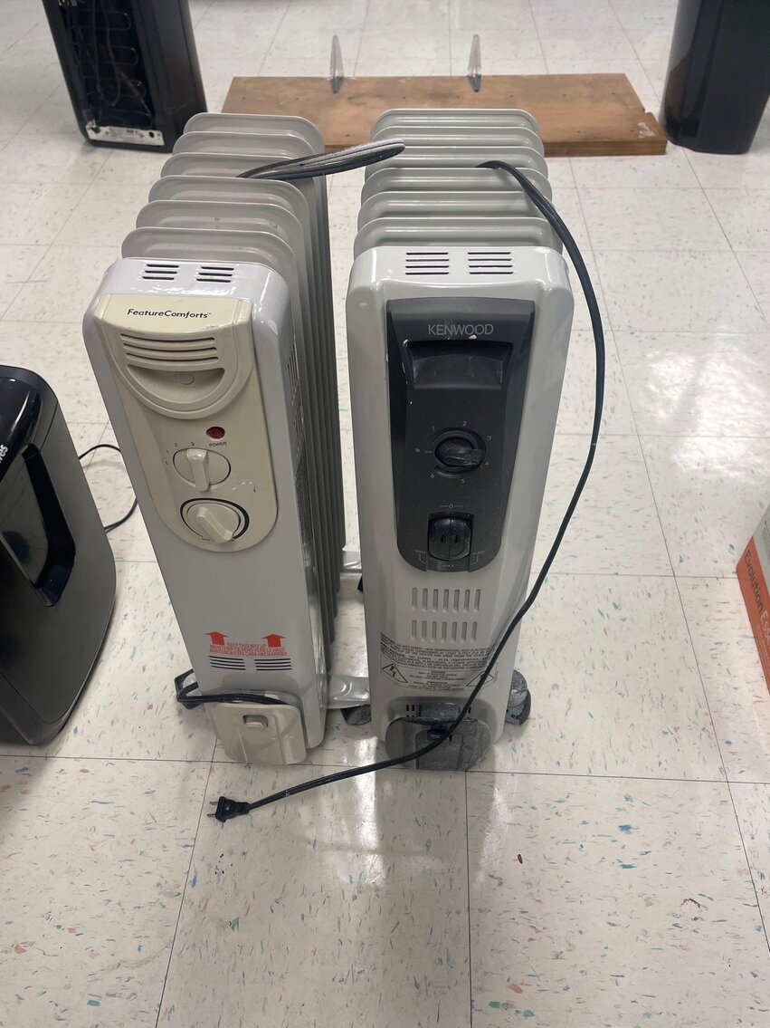 Image for 2006 Jeep Commander, Office / School Equipment and Furniture, Electronics, and Home Decor (Secor)