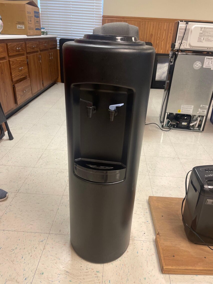 Image for 2006 Jeep Commander, Office / School Equipment and Furniture, Electronics, and Home Decor (Secor)