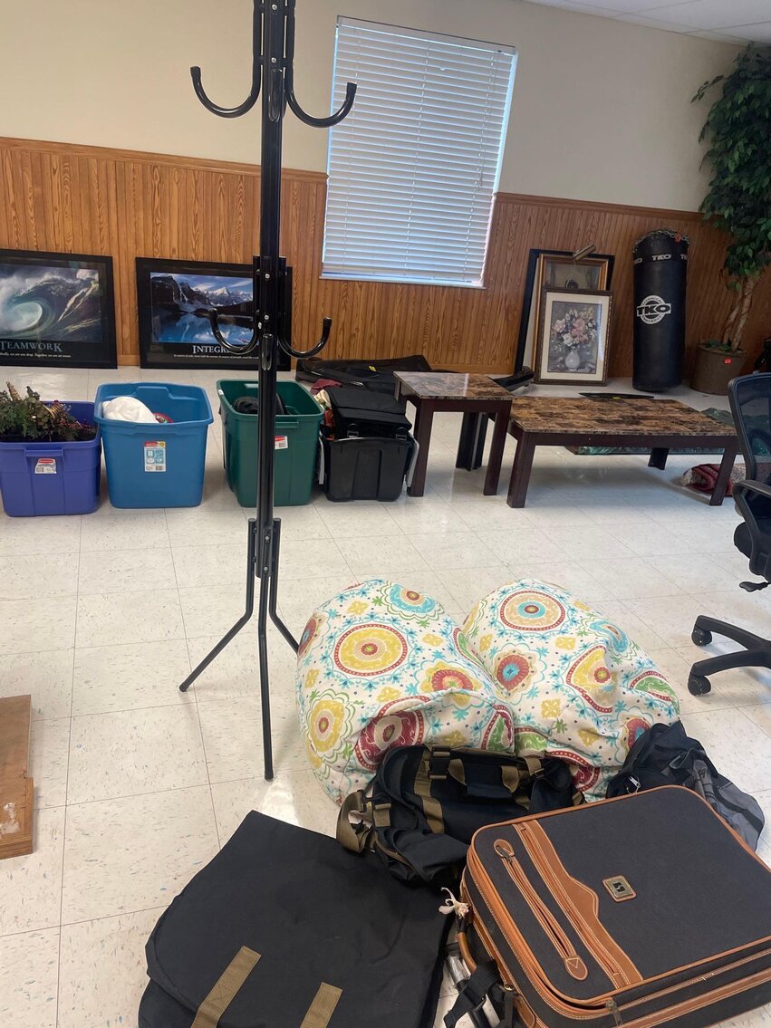 Image for 2006 Jeep Commander, Office / School Equipment and Furniture, Electronics, and Home Decor (Secor)