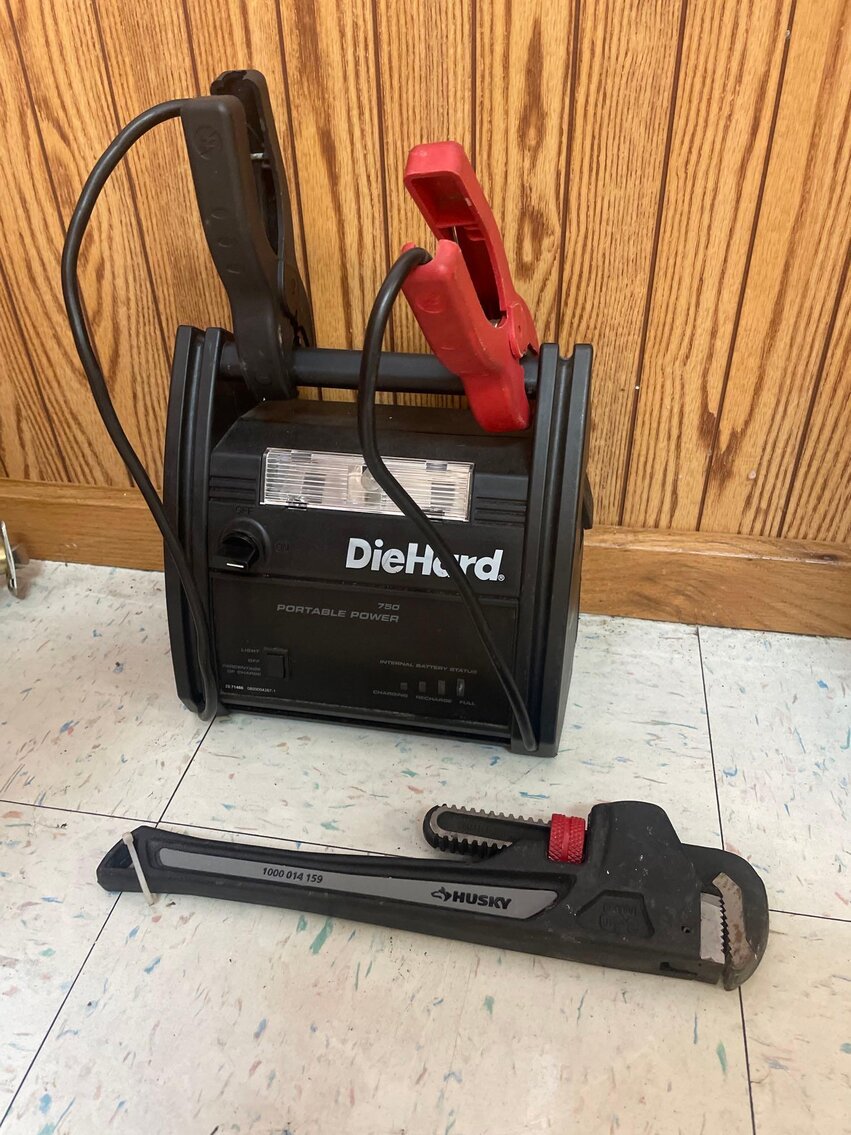 Image for 2006 Jeep Commander, Office / School Equipment and Furniture, Electronics, and Home Decor (Secor)