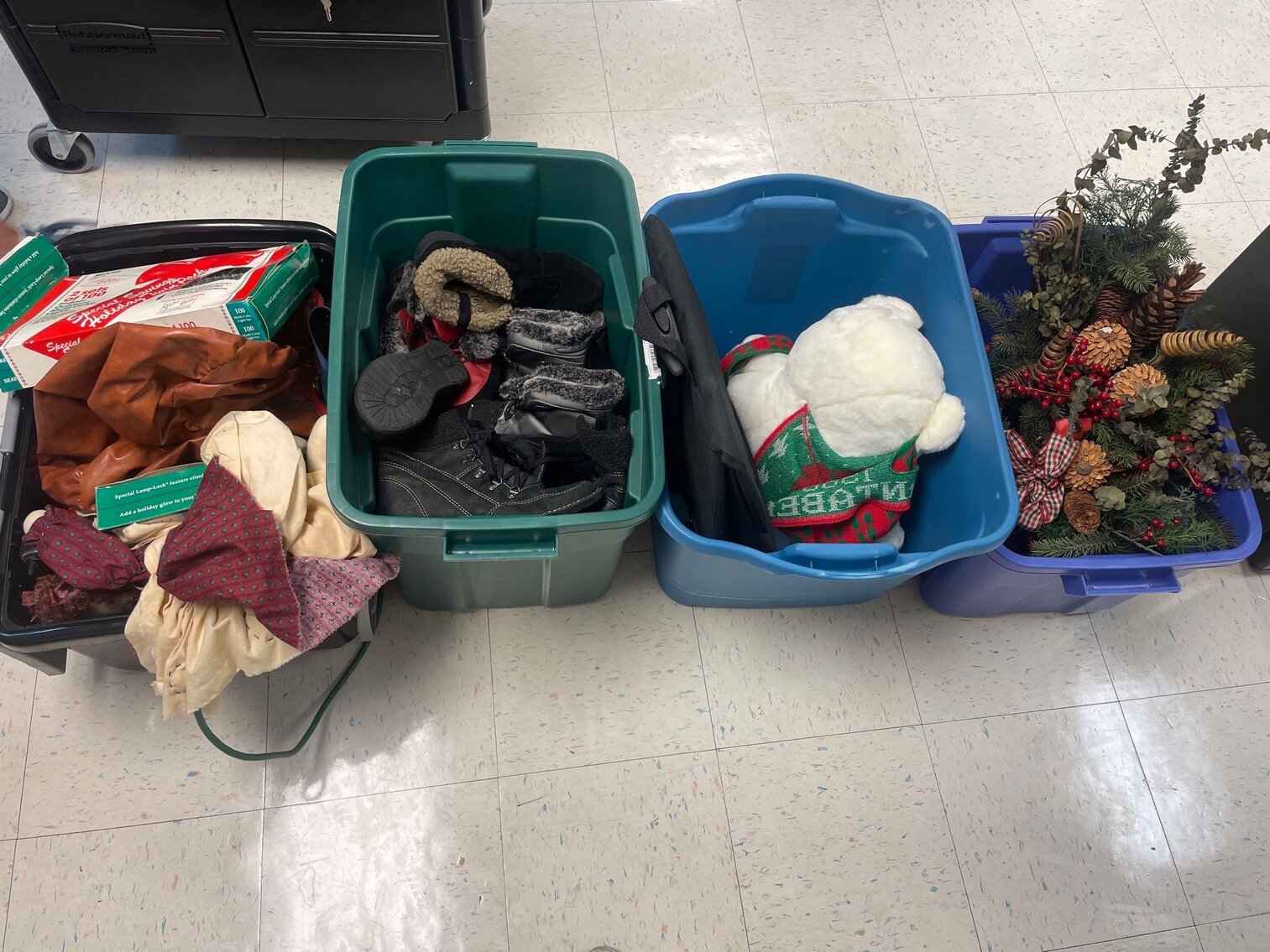 Image for 2006 Jeep Commander, Office / School Equipment and Furniture, Electronics, and Home Decor (Secor)