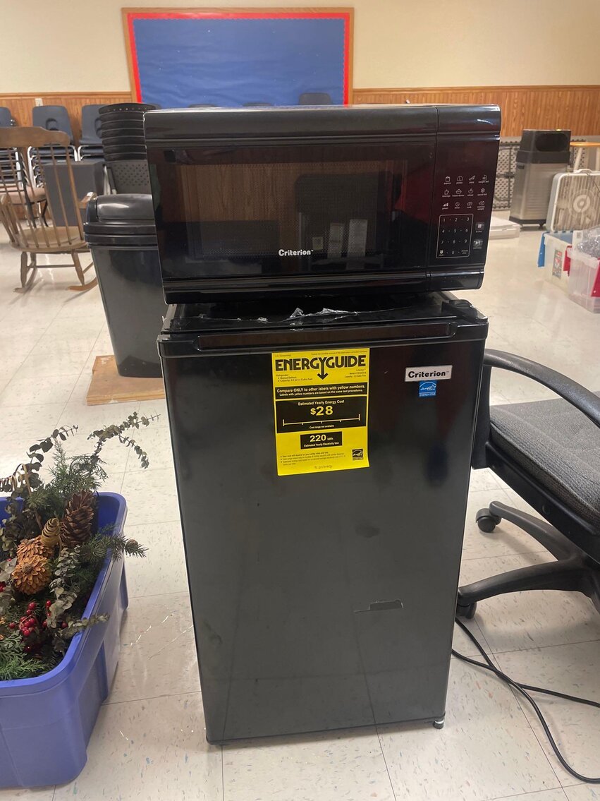 Image for 2006 Jeep Commander, Office / School Equipment and Furniture, Electronics, and Home Decor (Secor)