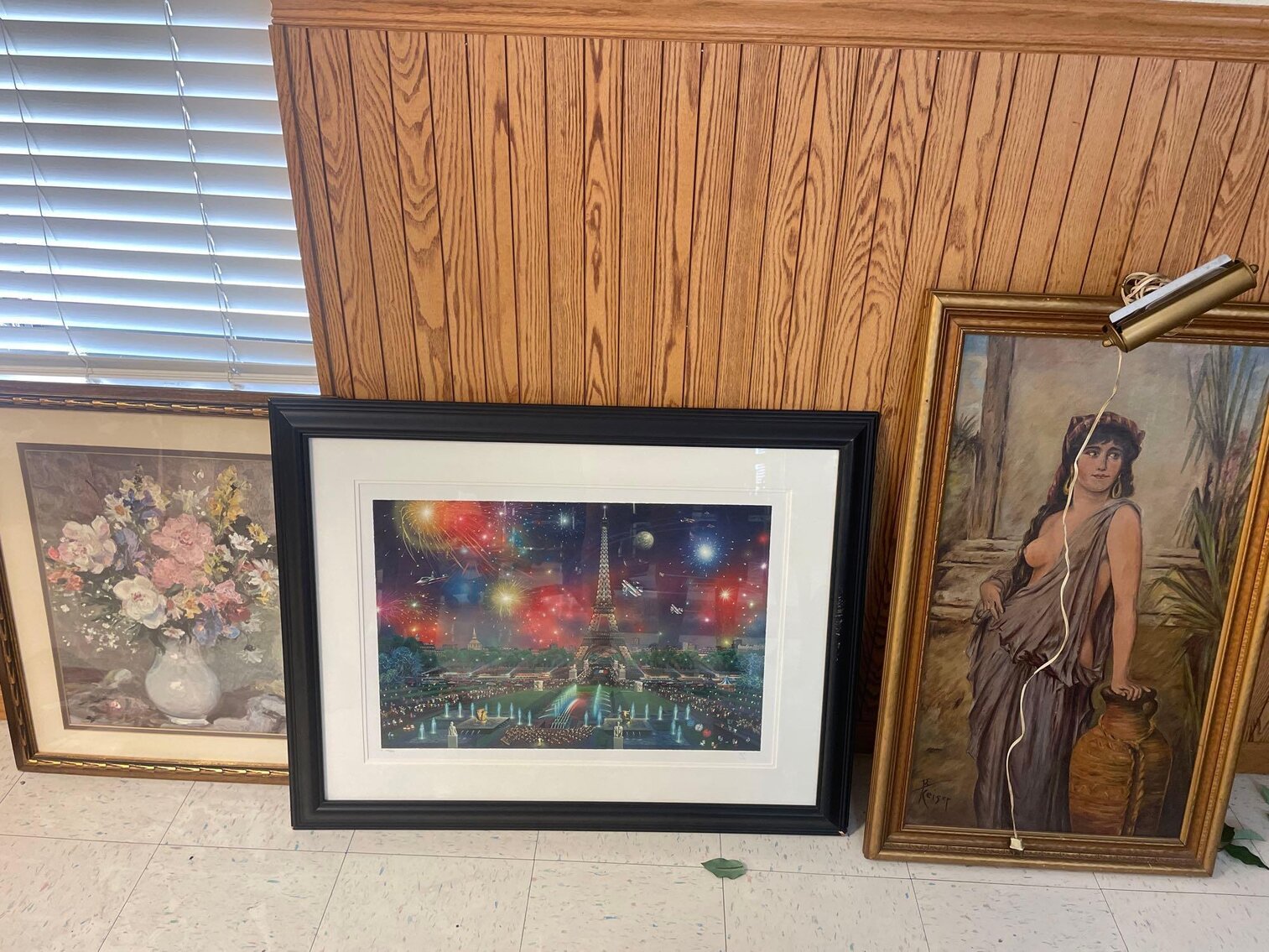 Image for 2006 Jeep Commander, Office / School Equipment and Furniture, Electronics, and Home Decor (Secor)