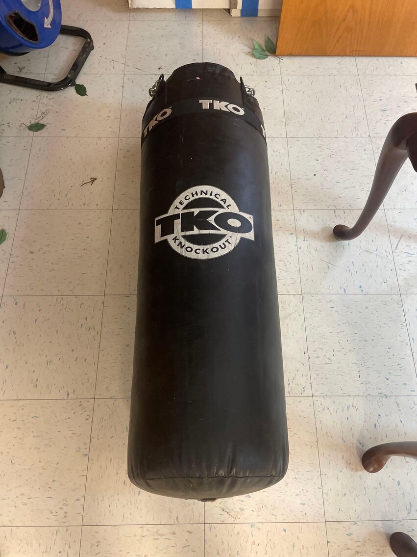 Image for 2006 Jeep Commander, Office / School Equipment and Furniture, Electronics, and Home Decor (Secor)