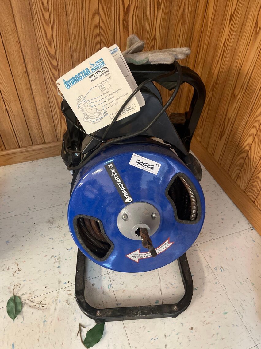 Image for 2006 Jeep Commander, Office / School Equipment and Furniture, Electronics, and Home Decor (Secor)