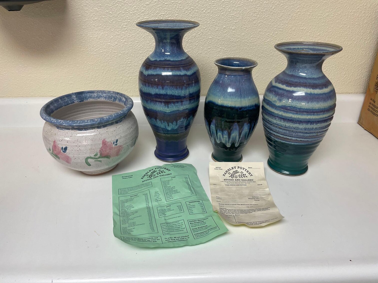 Image for 2006 Jeep Commander, Office / School Equipment and Furniture, Electronics, and Home Decor (Secor)